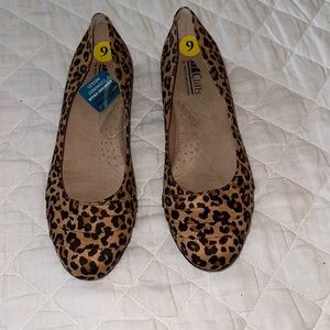Womens Cliffs sz 9 leopard NWT